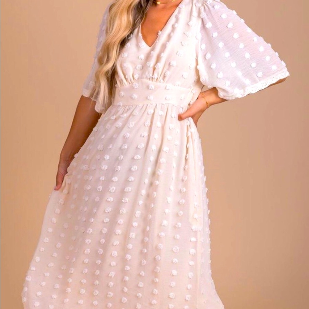 NWOT Bella Ella Boutique My moment midi dress in Ivory